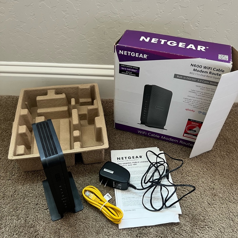 Netgear C3700 N600 Dual Band Gigabit
Wi-Fi Cable Modem Router